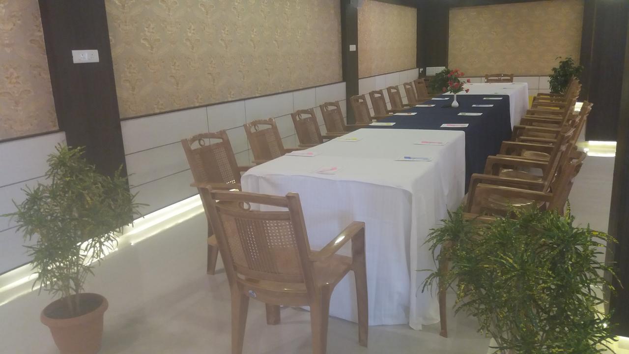 Kr Residency Hotel Kānādukāttān Buitenkant foto
